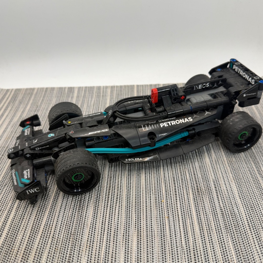 LEGO Technic Mercedes-AMG F1 W14 E Performance Pull-Back 42165 Race Car Black - Picture 5 of 9